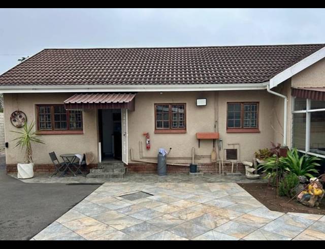 3 BEDROOM FREESTANDING FOR SALE IN BELLEVUE